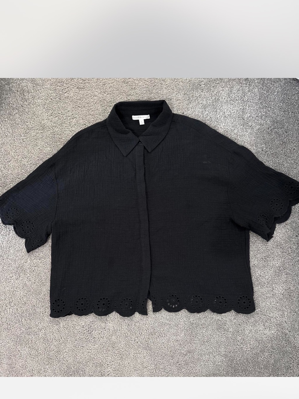 Design history Lightweight Black Button-Front Eyelet Hem Shirt